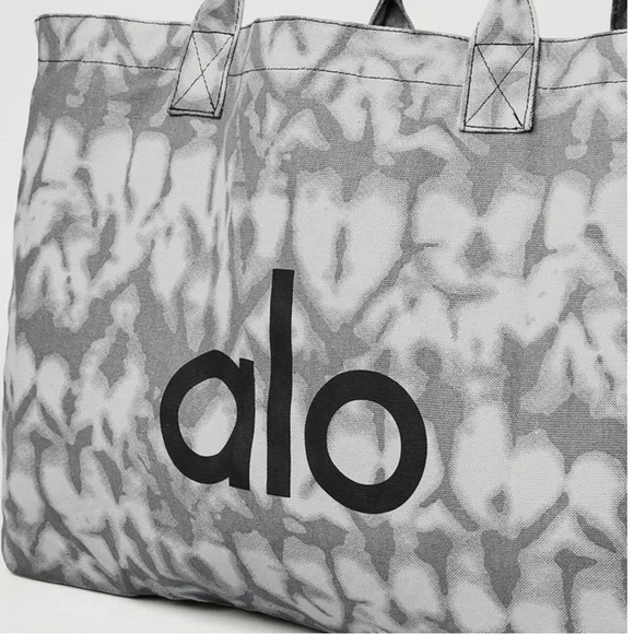 Oversized Alo Yoga Iconic Shopper Tote in Grey Tiedye Canvas - 20" x 14” - Picture 3 of 5
